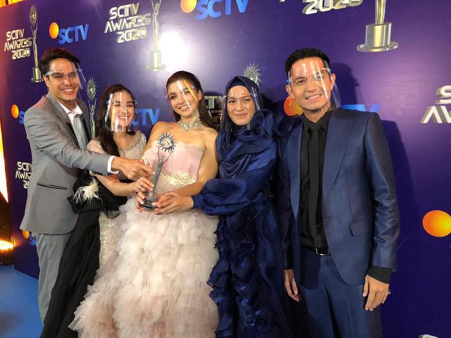 Didominasi Sinetron Samudra Cinta Ini Daftar Lengkap Pemenang Sctv Awards 2020 News Entertainment Fimela Com