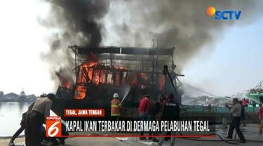 Sebuah kapal ikan yang mengangkut bahan bakar solar di dermaga Pelabuhan Kota Tegal, ludes terbakar akibat korsleting listrik.
