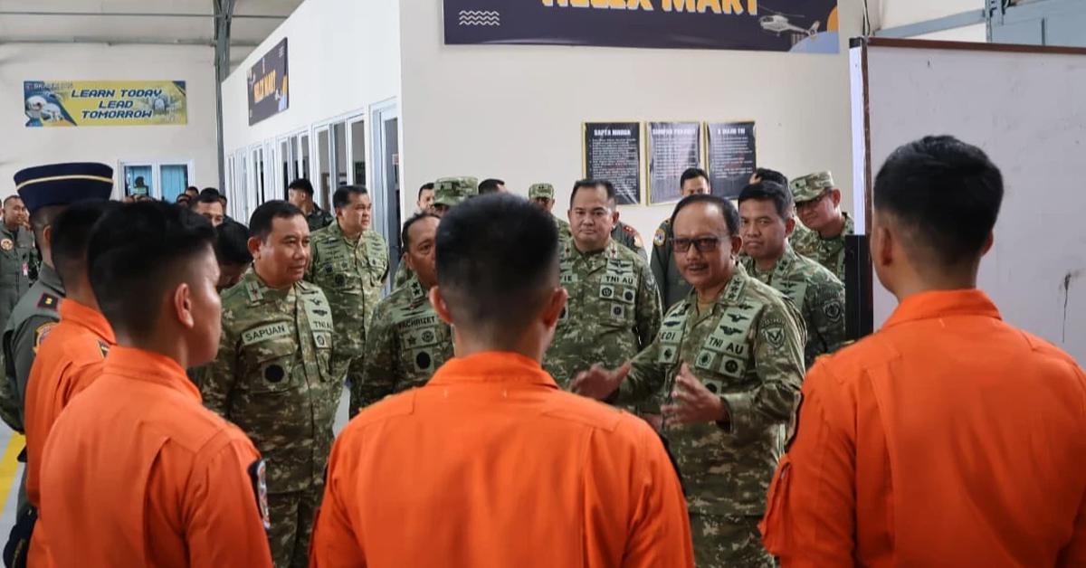 FOTO: Wakasau Tinjau Kesiapan Operasional Lanud R Suryadi Suryadarma