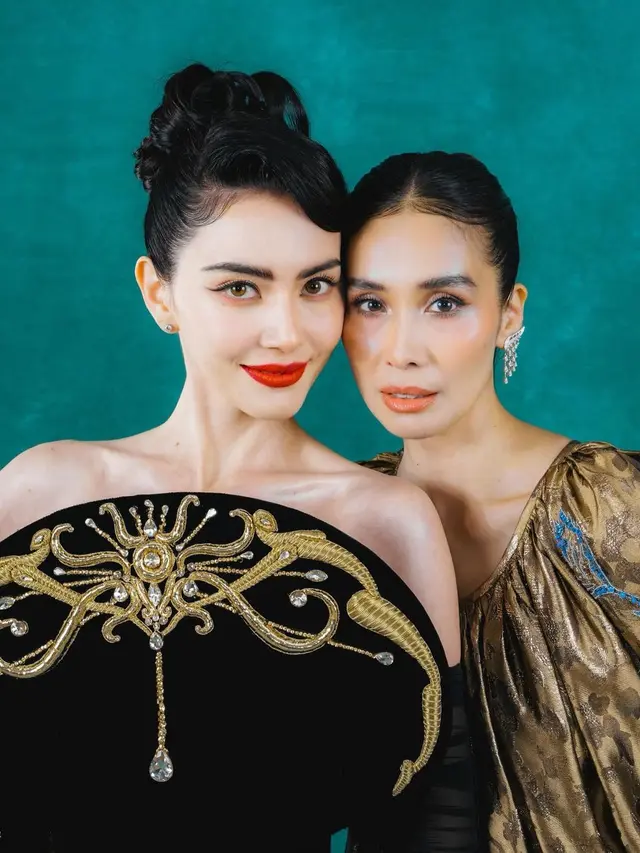 6 Adu Gaya Marsha Timothy dan Davika Hoorne Hadiri Gala Premiere Kang Mak From Pee Mak, Sama-sama Jadi Hantu di Film