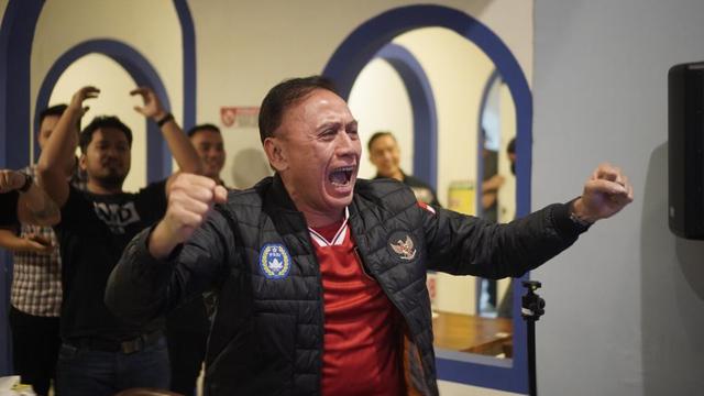 Mantan Ketua PSSI, Mochamad Iriawan, turut larut dalam euforia setelah Timnas Indonesia U-22 merengkuh medali emas SEA Games 2023 Kamboja.