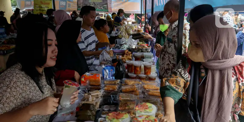 Pasar Takjil Benhil Masih Jadi Primadona Warga Berburu Penganan Berbuka Puasa