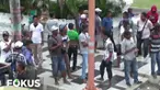 Aksi unjuk rasa kian memanas saat perwakil sopir yang akan menyampaikan aspirasinya tidak ditemui para pejabat.