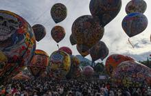 FOTO: Tradisi Unik Lebaran, Langit Wonosobo Dihiasi Keindahan Warna-warni Balon Udara