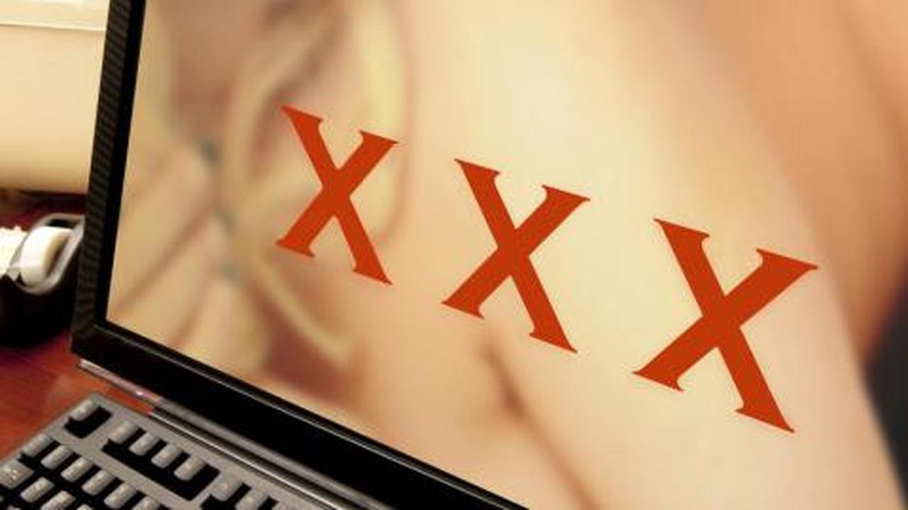 Produser film porno tolak aturan penggunaan kondom