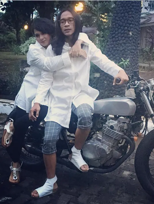 Aming yang tetap kekeuh pada pendiriannya. Melihat suaminya sudah tak ingin lagi melanjutkan pernikahannya, Evelyn pasrah. Sidang berlanjut hingga akhirnya majelis hakim mengabulkan gugatan Aming pada 16 Juni 2017. (Instagram/ev0124)