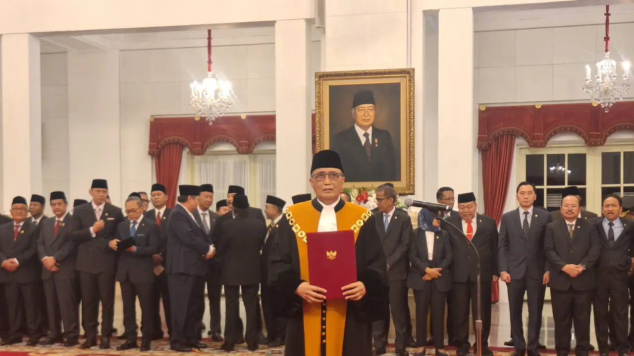 Ketua Mahkamah Agung (MA) Periode 2024–2029 Sunarto mengucapkan sumpah dan janji di hadapan Presiden Prabowo Subianto pada Selasa, (22/10/2024).
