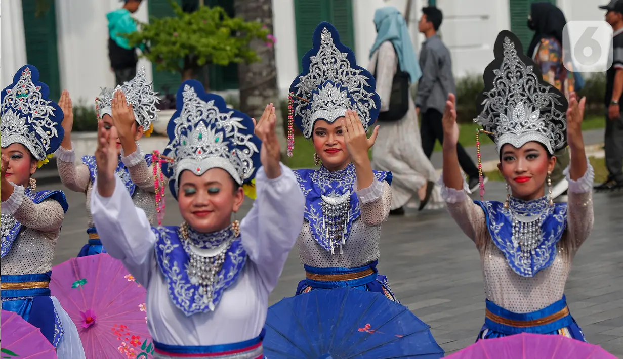 Pagelaran Hari Tari Sedunia tersebut menampilkan 90 seni pertunjukan. (Liputan6.com/Angga Yuniar)