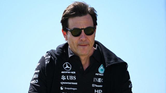 Toto Wolff, Direktur Eksekutif Tim Mercedes AMG Petronas F1, tiba di Paddock sebelum sesi latihan menjelang Grand Prix F1 Kanada di Sirkuit Gilles-Villeneuve pada 22 Mei 2026 di Montreal, Quebec. (Minas Panagiotakis/Getty Images via AFP)