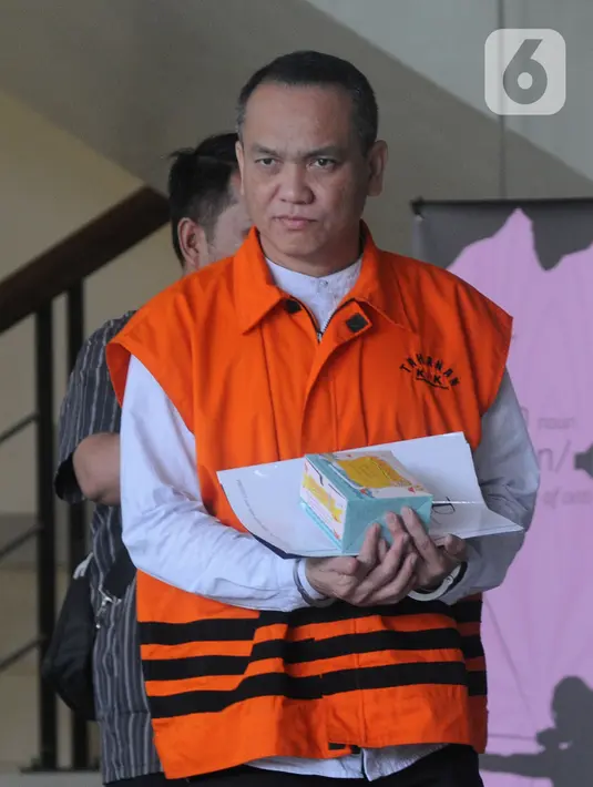 Jaksa anggota TP4D Kejaksaan Negeri Yogyakarta Eka Safitri usai menjalani pemeriksaan di Gedung KPK, Jakarta, Selasa (17/12/2019). Eka diperiksa untuk melengkapi berkas terkait kasus suap lelang proyek pada Dinas PUPKP Kota Yogyakarta TA 2019. (merdeka.com/Dwi Narwoko)