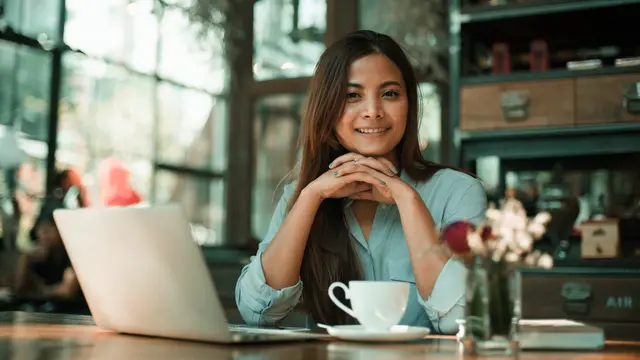 wanita februari cerdas sederhana