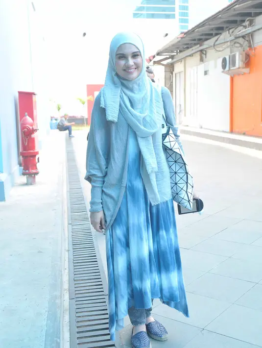 Istri Prabu Revolusi itu juga turut berduka cita sedalam-dalamnya. Pemeran Kirana dalam film Ada Surga di Rumahmu itu juga mendoakan kepada saudara kita yang disana bisa tabah menghadapinya. (Nurwahyunan/Bintang.com)