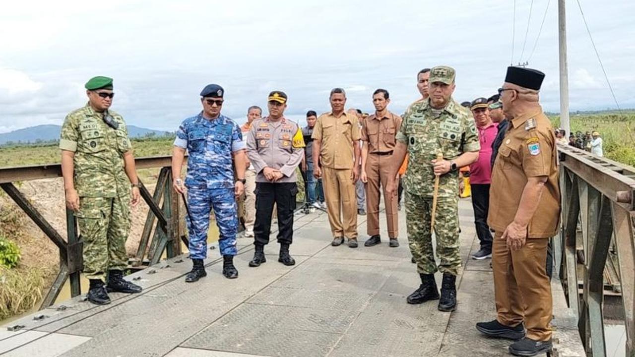 TNI Sukses Bangun Jembatan Bailey di Sikabau Pasaman Barat, Akses Warga Kembali Normal
