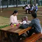 Pengunjung menikmati suasana Taman Tebet Eco Park, Jakarta, Rabu (1/2/2023). Pemeliharaan RTH terus dilakukan dan sebanyak 256 lokasi RTH kini telah tertata dengan baik. (Liputan6.com/Herman Zakharia)