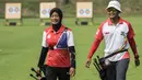 Pepanah Indonesia, Diananda Choirunisa dan Riau Ega saat pemusatan latihan jelang Asian Games XVIII di Lapangan Panahan Senayan, Jakarta, Rabu (6/6/2018). Cabang panahan menargetkan satu medali emas pada Asian Games. (Bola.com/Vitalis Yogi Trisna)