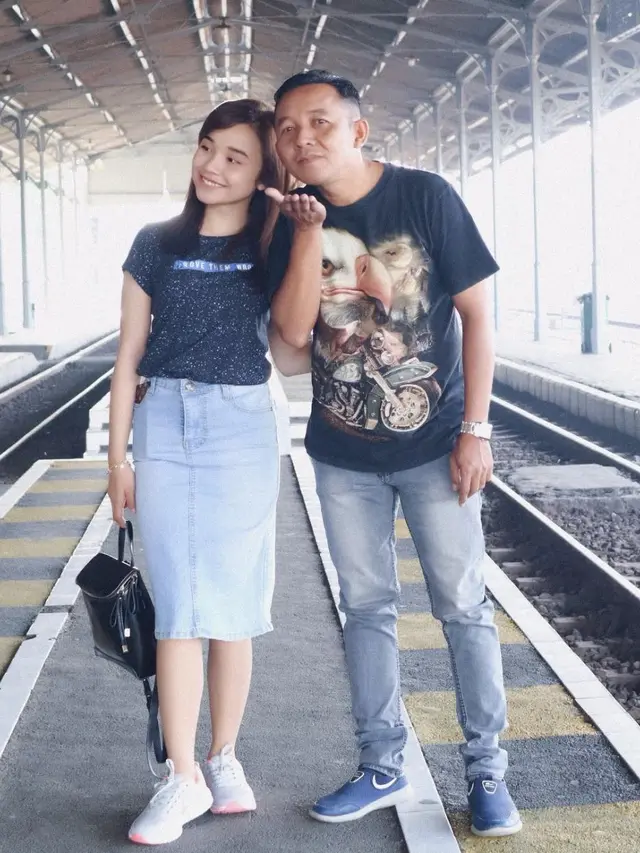6 Potret Kedekatan Penyanyi Dangdut dengan Ayahnya, Tampil Kompak