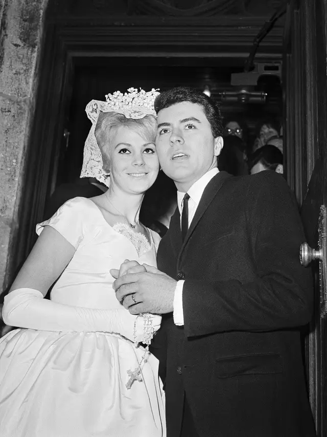 Pernikahan James Darren dan istrinya, Evy Norlund. (AP Photo/Harry Harris, File) Photo Details
