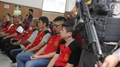 Delapan WN Taiwan terdakwa kasus penyelundupan sabu seberat satu ton mengikuti sidang lanjutan di PN Jakarta Selatan, Kamis (19/4). Sidang beragendakan pembacaan vonis. (Liputna6.com/Herman Zakharia)
