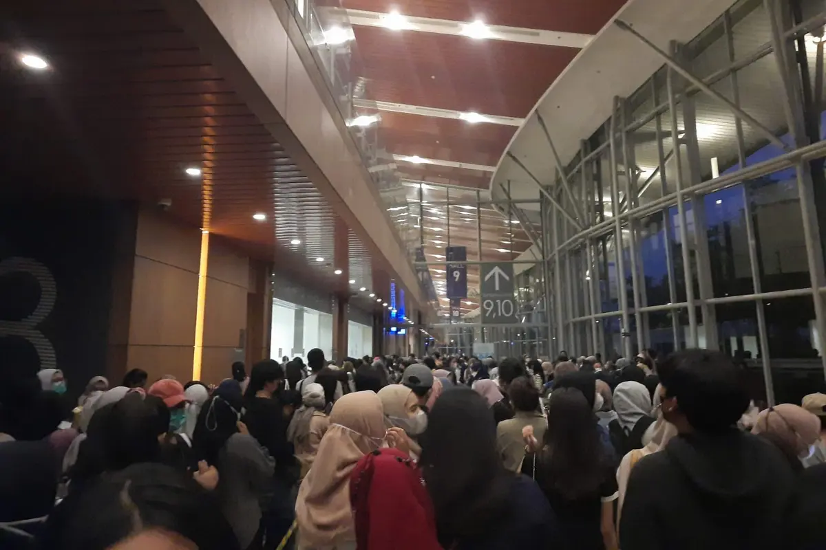 Penggemar NCT 127 Rela Antri Tukar Tiket Demi Bisa Bertemu Idola