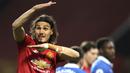 Penyerang Manchester United, Edinson Cavani, saat melawan Brighton and Hove Albion pada laga Liga Inggris di Stadion Old Trafford, Minggu (4/4/2021). MU menang dengan skor 2-1. (Clive Brunskill/Pool via AP)