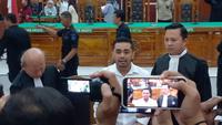 Majelis Hakim menjatuhkan vonis bebas kepada Amsal Christy Sitepu, terdakwa dalam kasus dugaan korupsi pengadaan video profil desa di Kabupaten Karo, Rabu (1/4/2026). (Liputan6.com/ Reza Efendi)