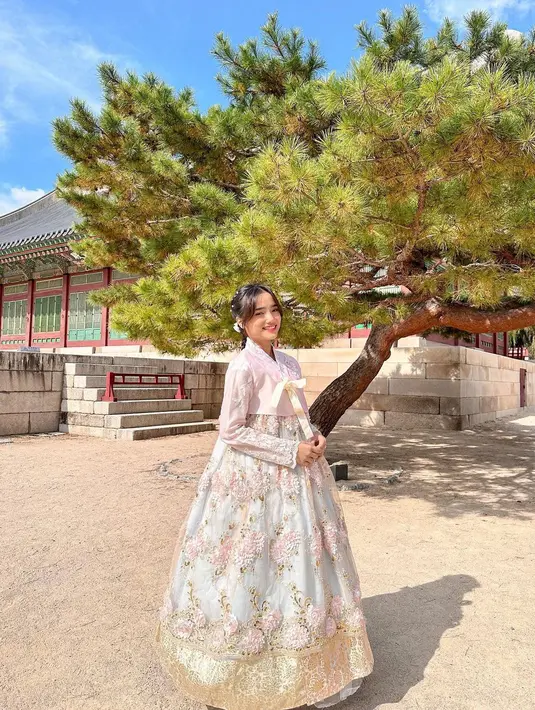 Fuji An pakai Hanbok [Instagram/fuji_an]