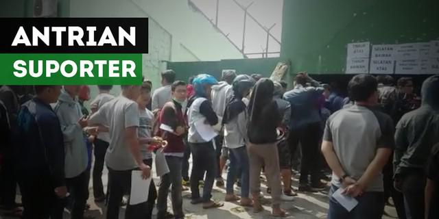 VIDEO: Antrian Suporter Sejak Pagi Hari untuk Laga Persib Vs PSM