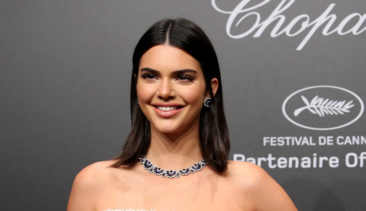 Seorang sumber mengatakan bahwa Kendall tengah bersiap-siap untuk pergi ke pesta saat mencoba vitamin tersebut. (In Touch Weekly)