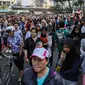 Warga berolahraga saat hari bebas kendaraan atau Car Free Day (CFD) di Jakarta, Minggu (12/5/2024). (Liputan6.com/Angga Yuniar)