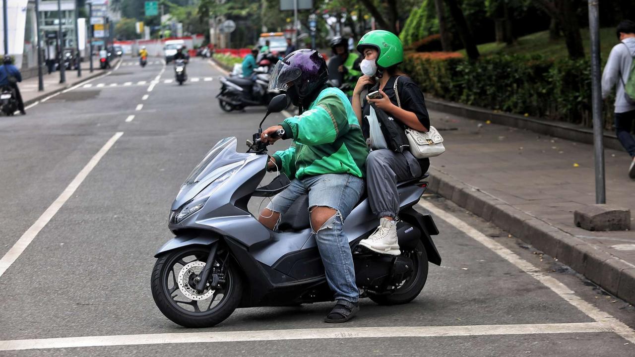 Driver Ojol Tetap Beroperasi di Tengah Demo Besar dan Mogok Massal