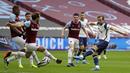 West Ham United. Harry Kane mampu mencetak 11 gol dan 4 assist ke gawang West Ham dari total 20 laga di semua ajang kompetisi. Dari 15 laga tersebut, Harry Kane membawa Tottenham Hotspur, Norwich dan Milwall 9 kali menang, 4 kali imbang dan 7 kali kalah. (AFP/Pool/Kirsty Wigglesworth)
