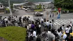 Sejumlah wartawan berkumpul di lokasi serangan penusukan sarana difabel Tsuki Yamayuri-en di Sagamihara, barat Tokyo, Selasa (26/7). 19 orang tewas dalam serangan yang dilakukan seorang pria dengan menggunakan pisau. (Toshifumi Kitamura/AFP)