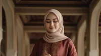 Top 3 Islami: 6 Model Gamis Burgundy Inspirasi Busana Idul Adha 2025, Desain Rumah Sederhana tapi Indah di Desa