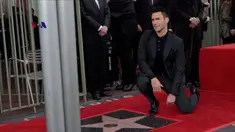 Vokalis Maroon 5 mendapat bintang di Hollywood Walk of Fame 