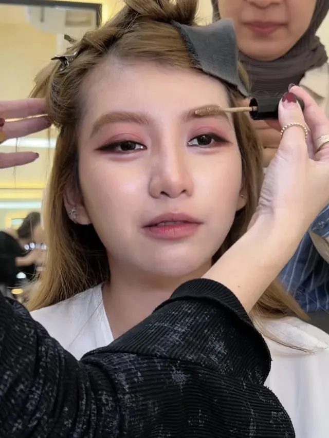 Makeup Ala Ghea Indrawari Viral pada bagian mata. [fauziaahanum]