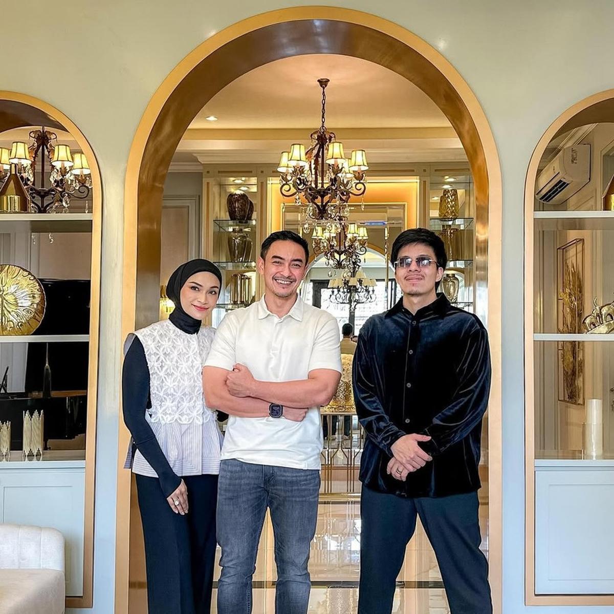 Potret Rumah Mewah Zumi Zola - Putri Zulhas Setelah Menikah, Desain Modern Glam - Berhias Serba Emas