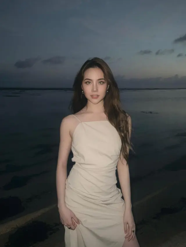 Gaya Agatha Chelsea Pakai Dress Panjang