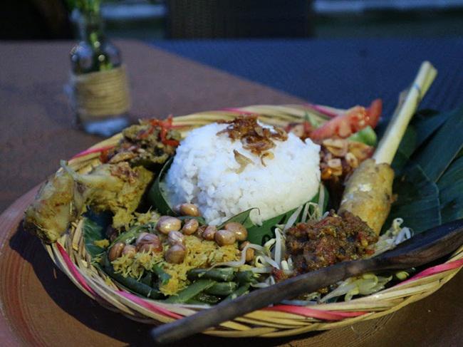 Menu khas Bali dari Ubud Hotel &amp; Cottages Malang/copyright vemale.com/Rohmitriasih