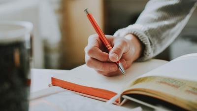 Cara Journaling yang Baik untuk Kesehatan Mental, Panduan Menulis yang Membantu Mengenali Emosi
