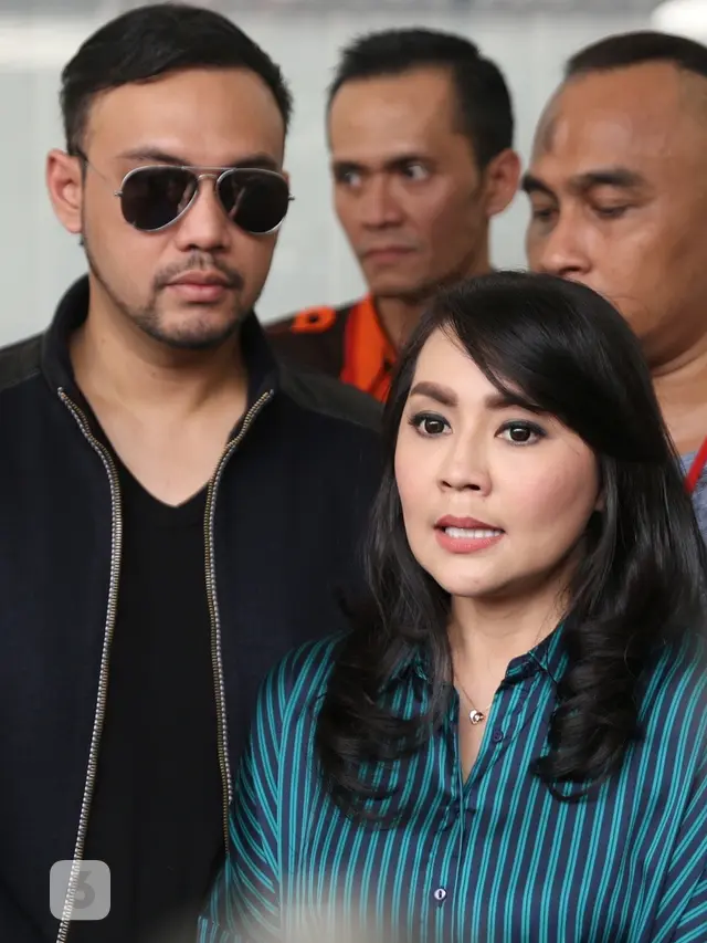[Bintang] Tessa Kaunang dan Sandy Tumiwa