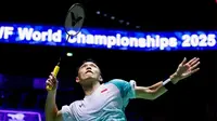 Tunggal putra Indonesia Jonatan Christie mengalahkan Matthias Kicklitz dari Jerman&nbsp;pada babak 64 besar Kejuaraan Dunia Bulu Tangkis 2025 dengan dua game langsung 21-15 dan 21-5 di Adidas Arena, Paris, Prancis, Selasa (26/8).&nbsp;(foto: PBSI)