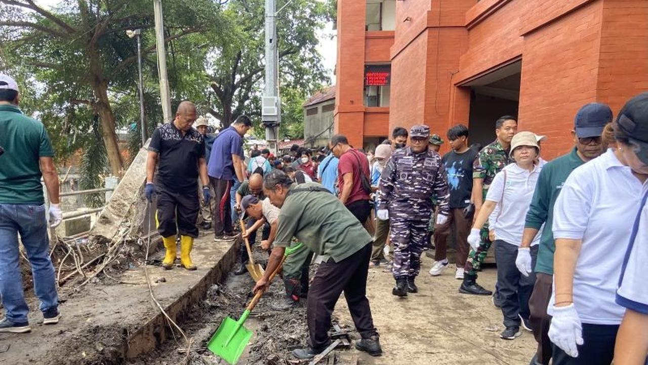 Melibatkan 1.100 Orang, Menteri LHK Pimpin Pembersihan Besar-besaran Pasca Banjir Denpasar