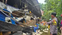 Kandang Ternak Ayam di Malang Ambruk dan Timpa Pekerja: 2 Orang Tewas, 3 Luka-luka