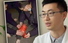 Dokter Ini Selamatkan Pasien Patah Tulang Pakai Raket Badminton dan Kantong Plastik