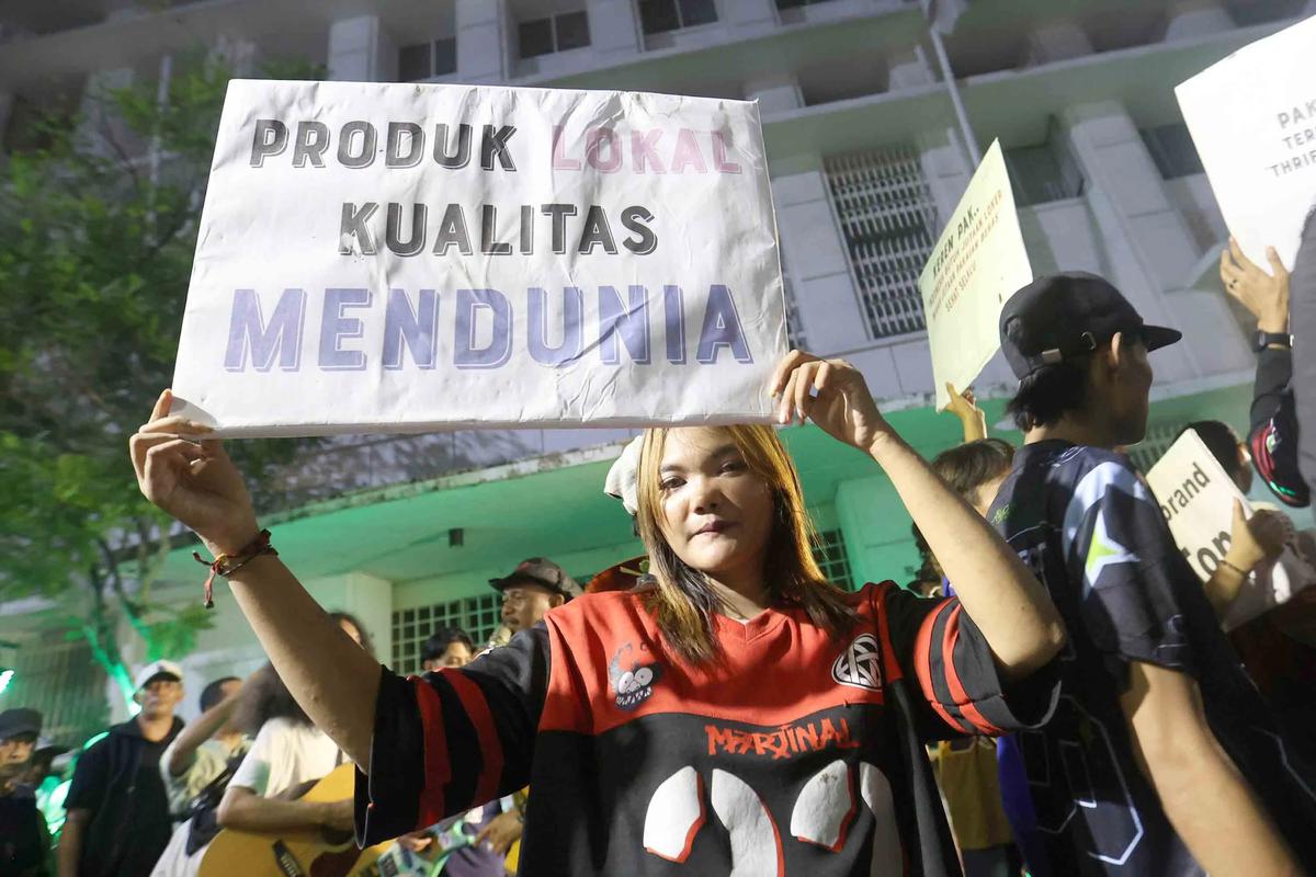 FOTO: Seniman dan Komunitas Rayakan Dukungan bagi UMKM Konveksi Lokal