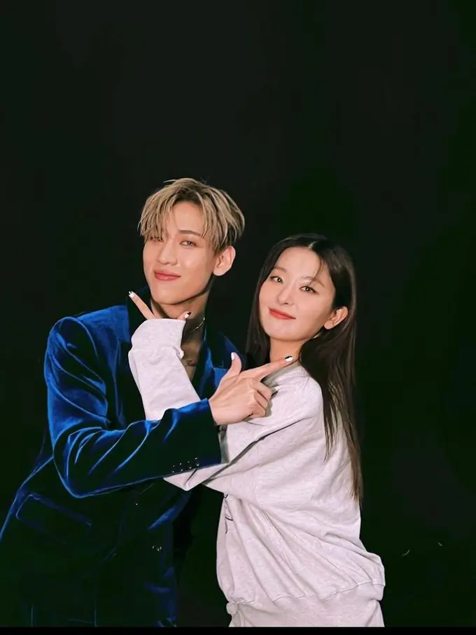 Rilis Lagu Kolaborasi, BamBam GOT7 & Seulgi Red Velvet Tampil Kompak dengan Nail Art Monokrom