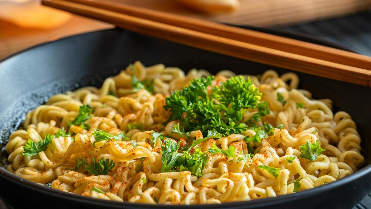 ilustrasi makanan mie instan