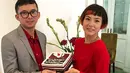 Tidak banyak yang tahu kisah cinta Poppy Sovia dengan Ahmad Gussoki. Kisah cinta keduanya akan dilanjutkan ke jenjang yang lebih serius yaitu pernikahan. (Instagram/popsovia)