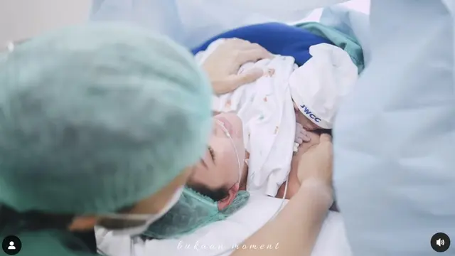 Momen kelahiran anak pertama Jessica Mila dan Yakup Hasibuan, Kyyara. [Foto: Instagram/jscmilla]
