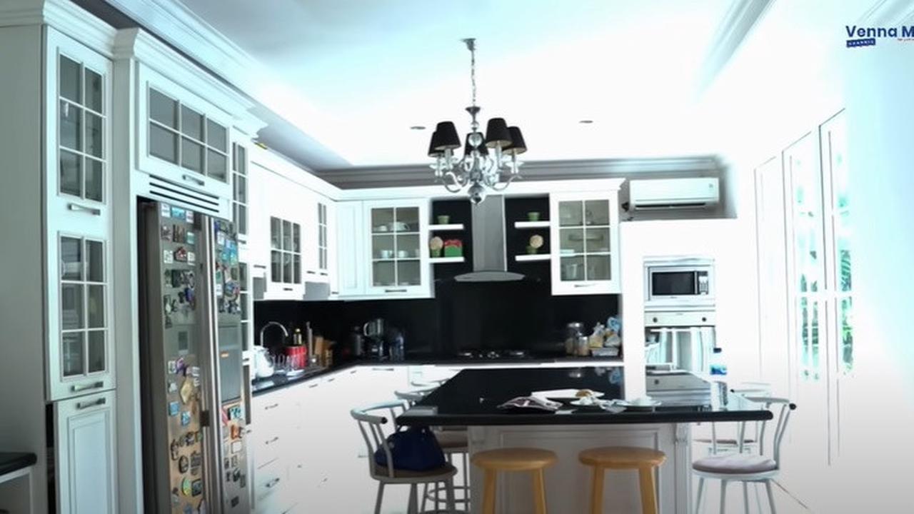 8 Potret Dapur Diah Permatasari yang Elegan, Jadi Lokasi Favorit - Akui Nggak Tahu Biaya Bayar Listrik Rumah